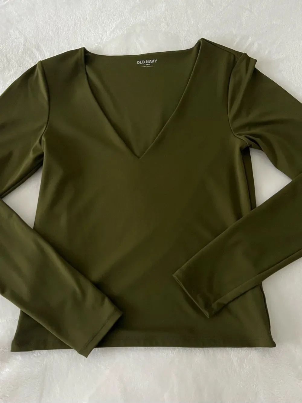Old Navy Olive Green V-Neck Long Sleeve Top
Size S Tall